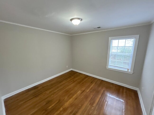 Photo - 1111 Robin Hood Ln