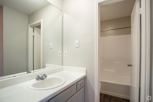 1BR, 1BA - 481 SF - The Reserve