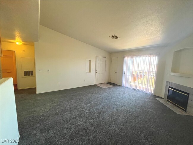 Photo - 4730 E Craig Rd Unidad 2017