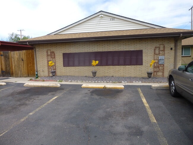 Building Photo - 720 Miller Ct Unit B