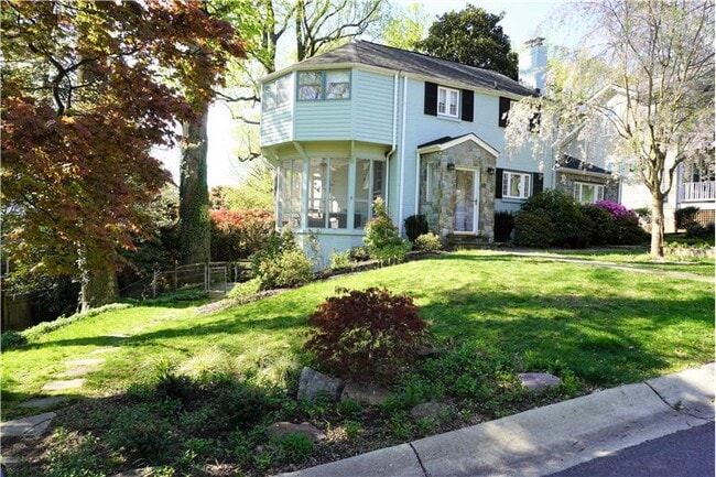 Building Photo - 215 Crestmoor Cir