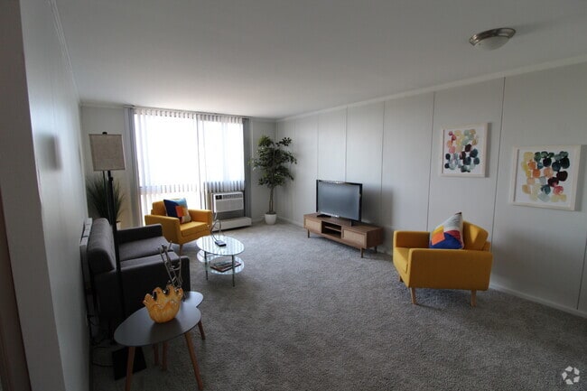 Living room - Lake Grove Village Rental