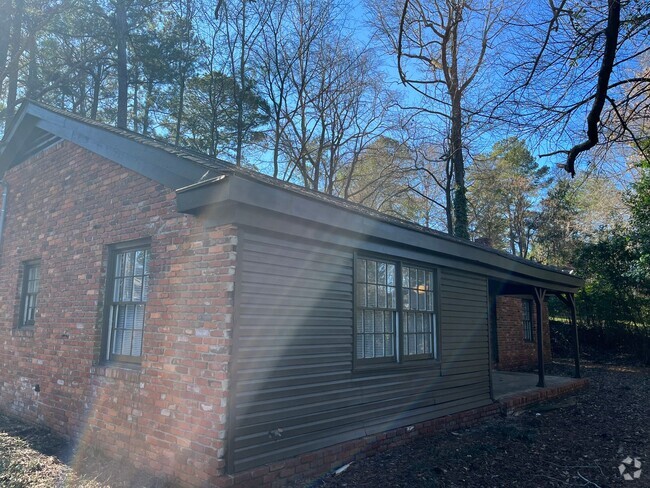 Building Photo - **UPCOMING**3 bedroom / 2 bathroom Home fo...