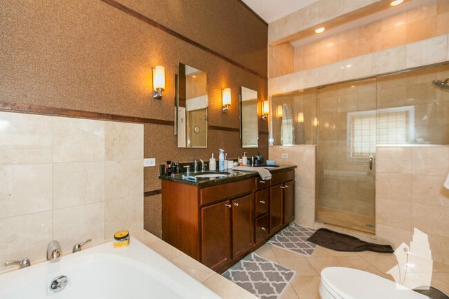 Photo - 1357 W Grand Ave Unit 04i