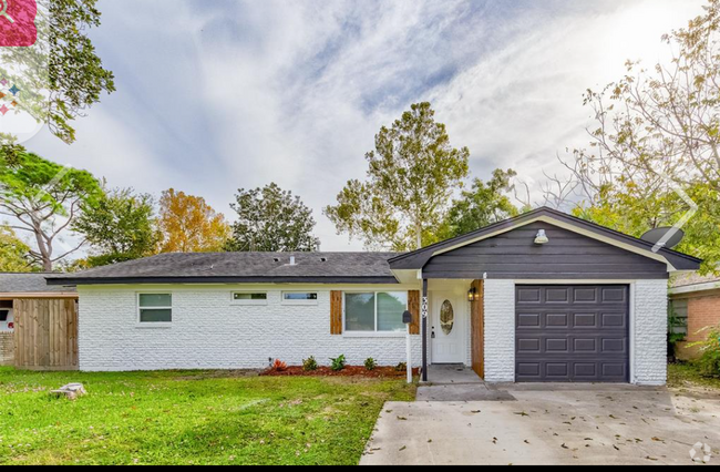 Building Photo - 309 Robbie St Rental