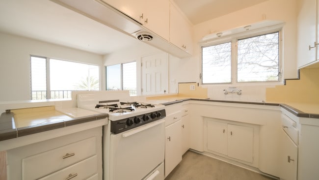 Building Photo - 3742 Bluff Pl Unit 3742