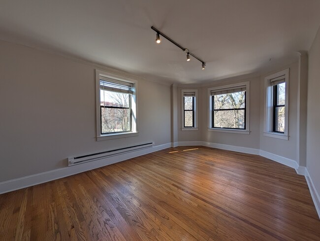 Building Photo - 2329 N Rockwell St Unit 2327-3A