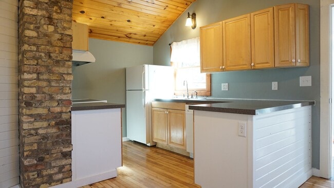Photo - Cozy Cottage with garage and fenced yard