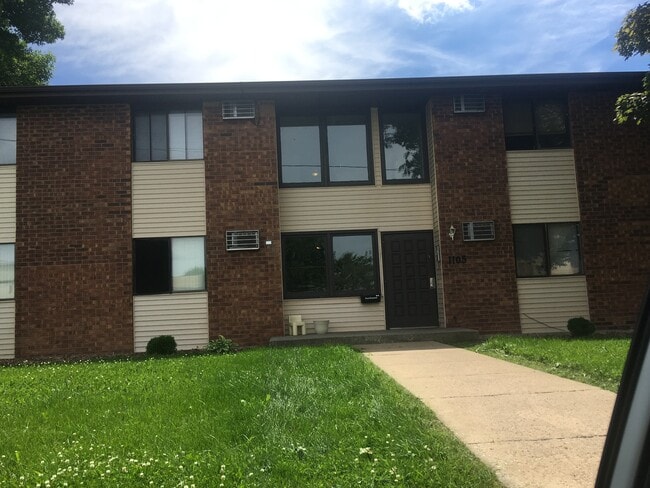 Photo - 904 E Airport Rd