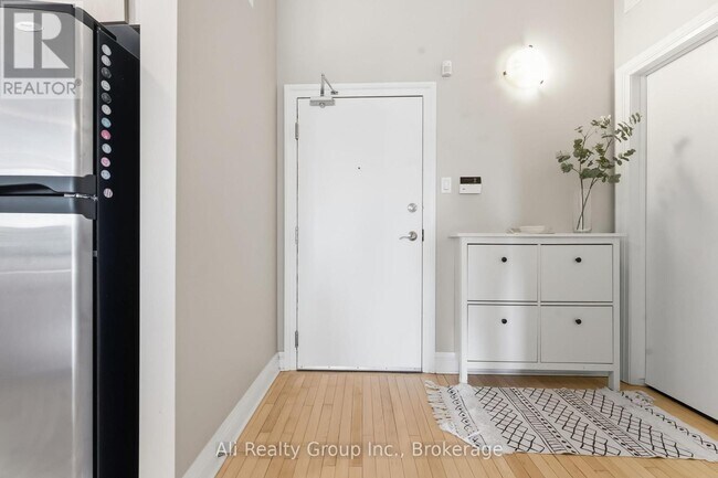 Photo - 300 Powell Ave Unité 307