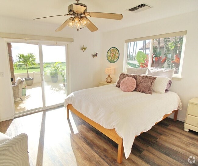 Building Photo - 3 BD. 2.5BA. + bonus office - BEAUTIFULLY... Rental