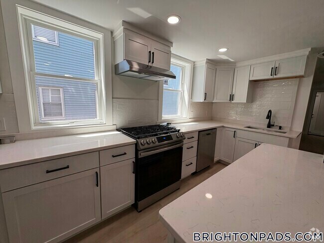 Building Photo - 47 Brackett St Rental