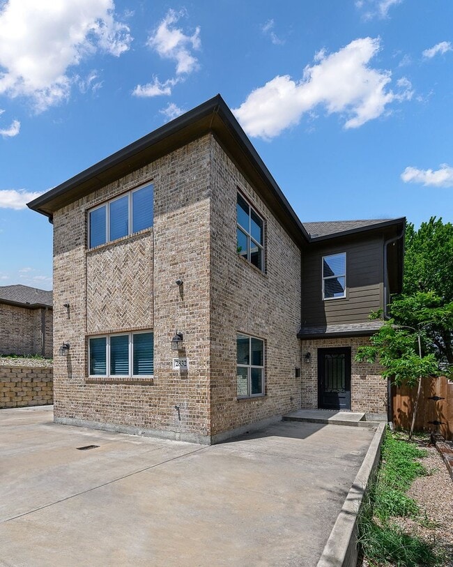* MOVE IN SUMMER 07/01/2027 * 6 Bed 4 Bath... - * MOVE IN SUMMER 07/01/2027 * 6 Bed 4 Bath...