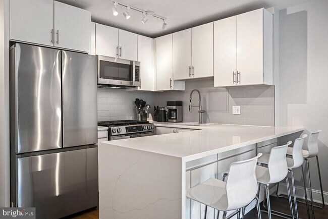 Building Photo - 950 25th St NW Unit 408N