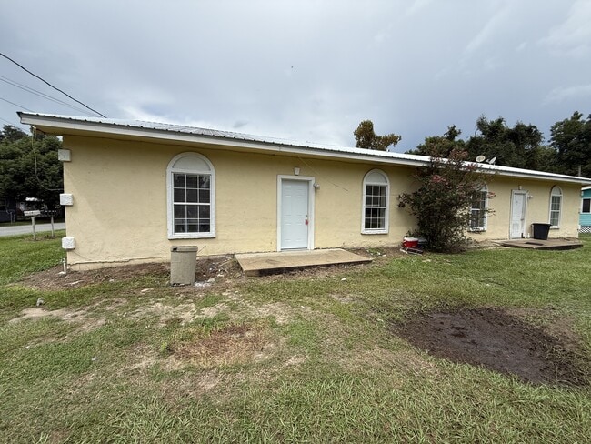 Building Photo - 604 US-221 Unit A