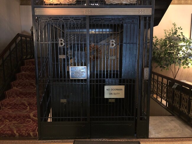 Photo - 2800 N Pine Grove Ave Unit 8g