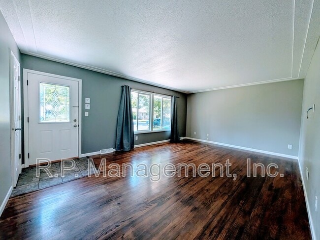 Photo - 9342 Trenton Ln N