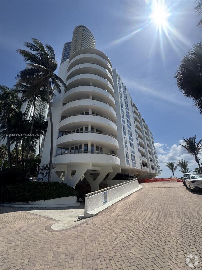 Building Photo - 15645 Collins Ave Unit 901 Rental