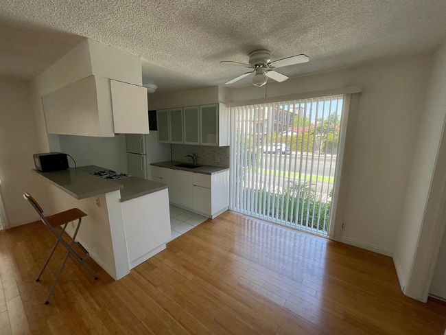 Photo - 2122 Ocean Park Blvd