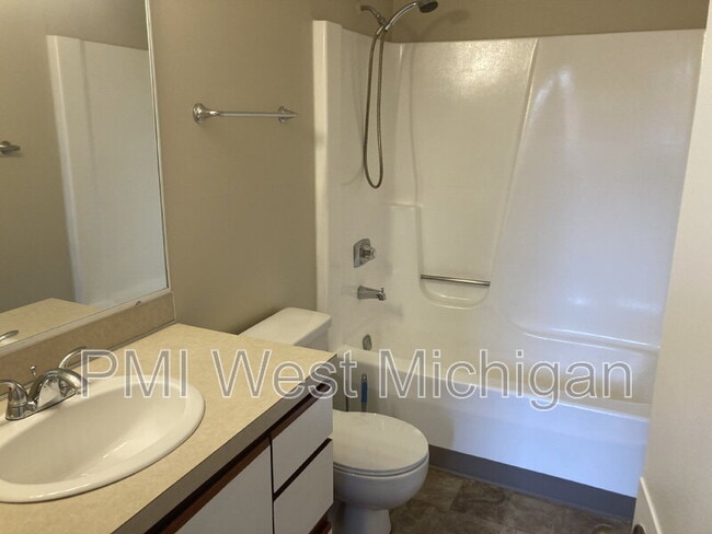 Photo - 6063 In the Pines Dr SE