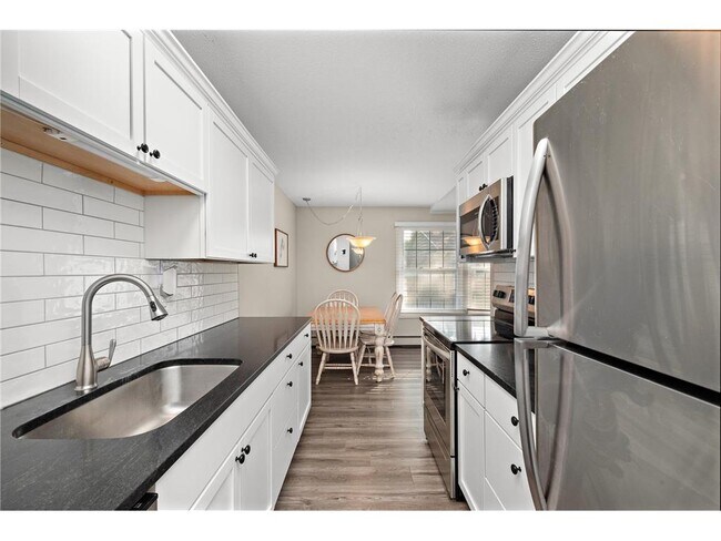 Photo - 4618 Cedar Lk Rd S Unit 6