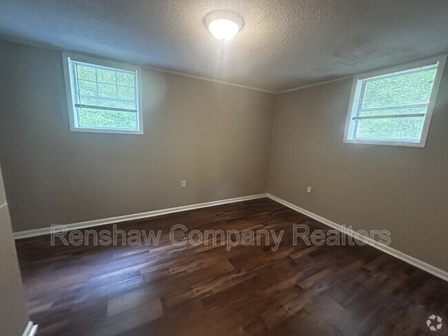 Building Photo - 3 Oakridge Dr Unit Apt B