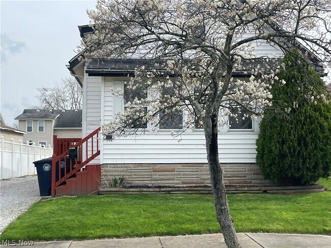 Photo - 530 Thelma Ave