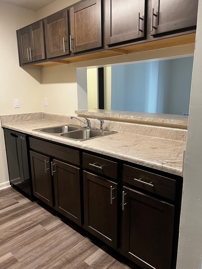 Photo - Lee Overlook Apartments