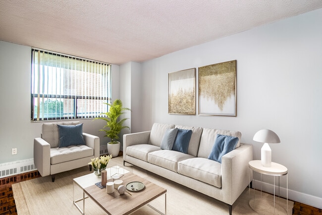 Photo - Goldengate Apartments