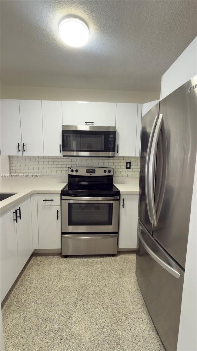 Photo - 755 SW 6th St Unit 6