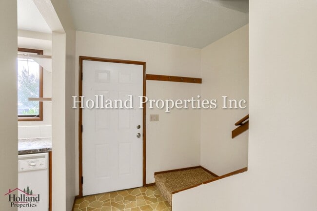 Photo - 1717/1719 Springbrook Way
