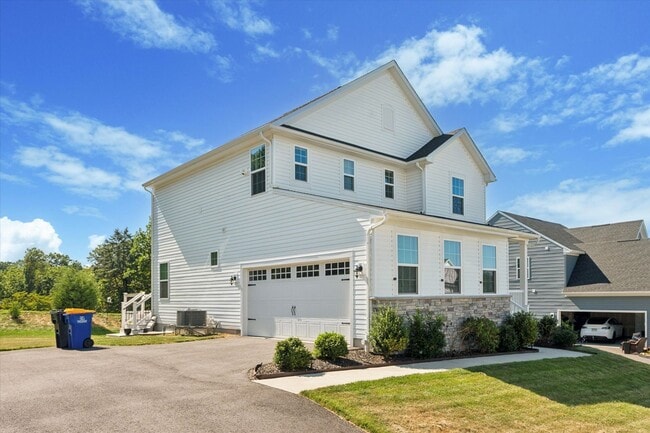Photo - Beautifully Upgraded 4B/3.5B Home with Dec...
