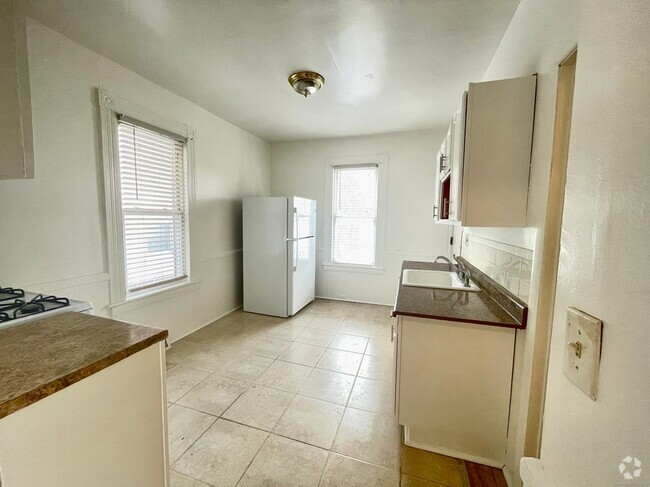Building Photo - 517 Brooks St Rental