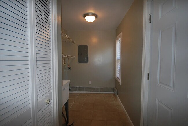 Photo - 18507 Lennane St