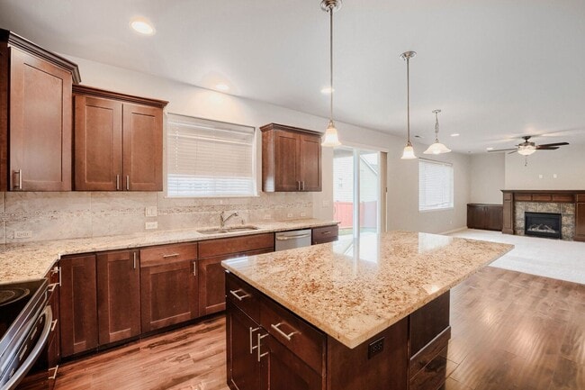 Photo - Amazing 4bed/2.5bath with Den in Kent, WA!