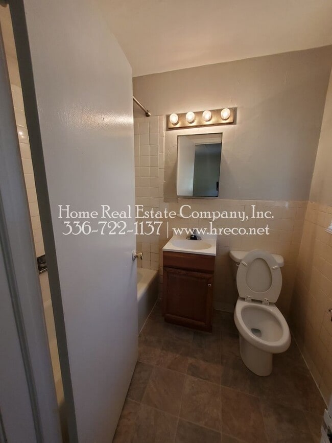 Photo - 4170 James St Unit 9