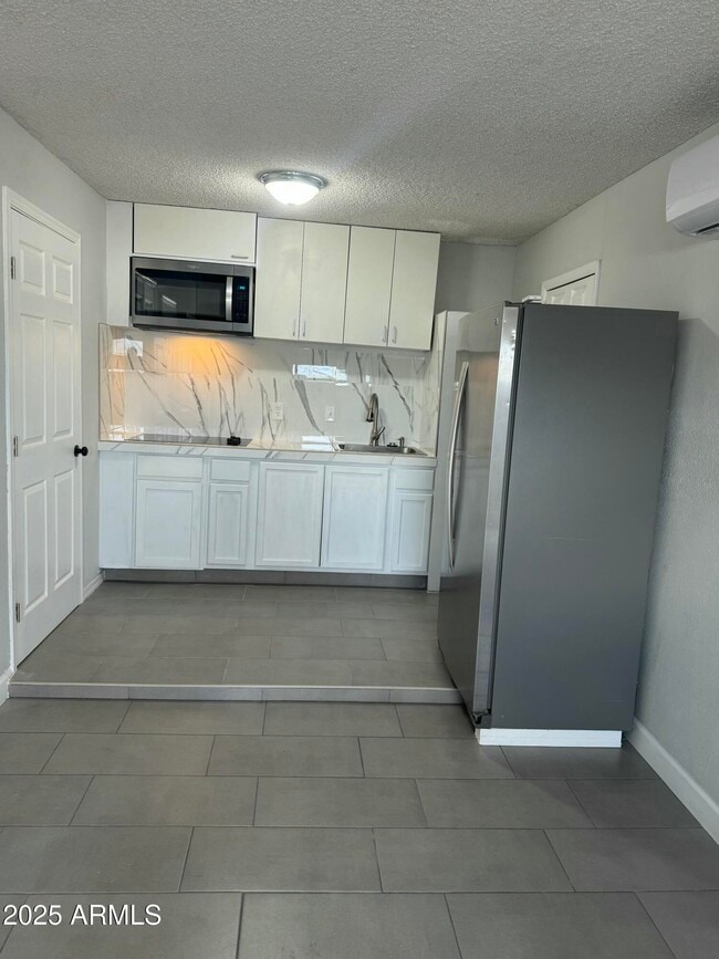 Building Photo - 13824 N 33rd Dr Unit 1