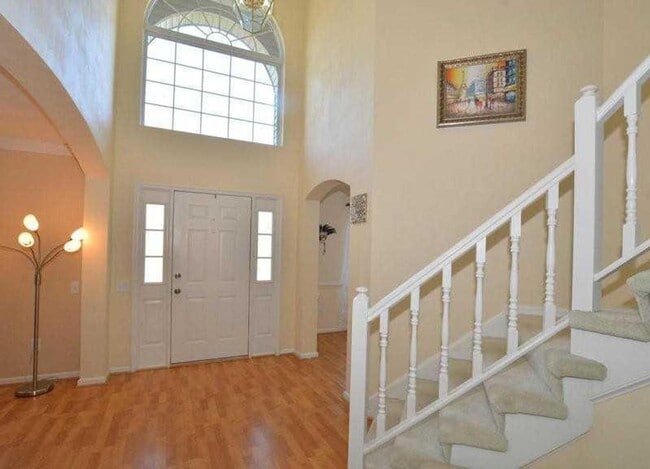 Photo - 1st suite with full bath!