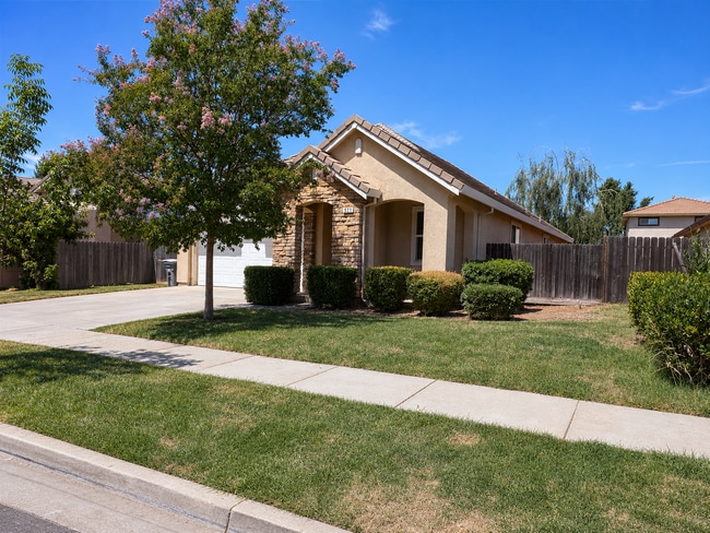 Photo - 523 Beckman Way