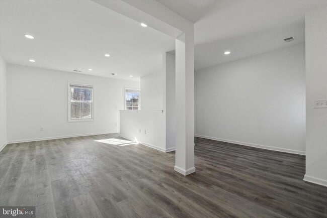 Building Photo - 146 Nassau St Unit 3