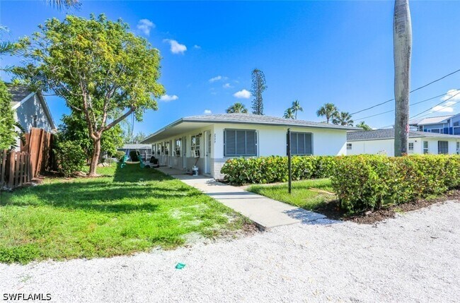 Building Photo - 2777 Shoreview Dr