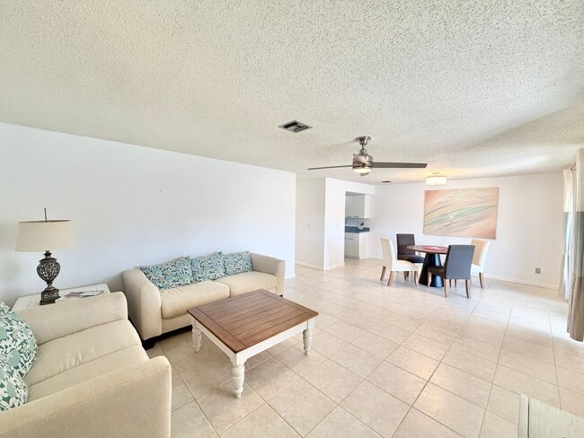 Photo - ** GLADES COUNTRY CLUB ** 2 BED / 2 BATH - VILLA - BUNDLED GOLF MEMBERSHIP - ANNUAL RENTAL