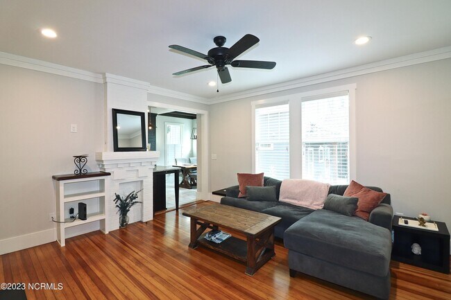 Photo - 630 N May St