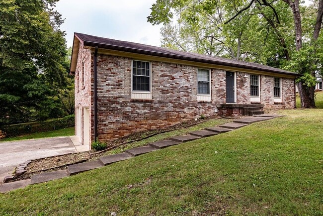Photo - 205 Lady Marion Dr