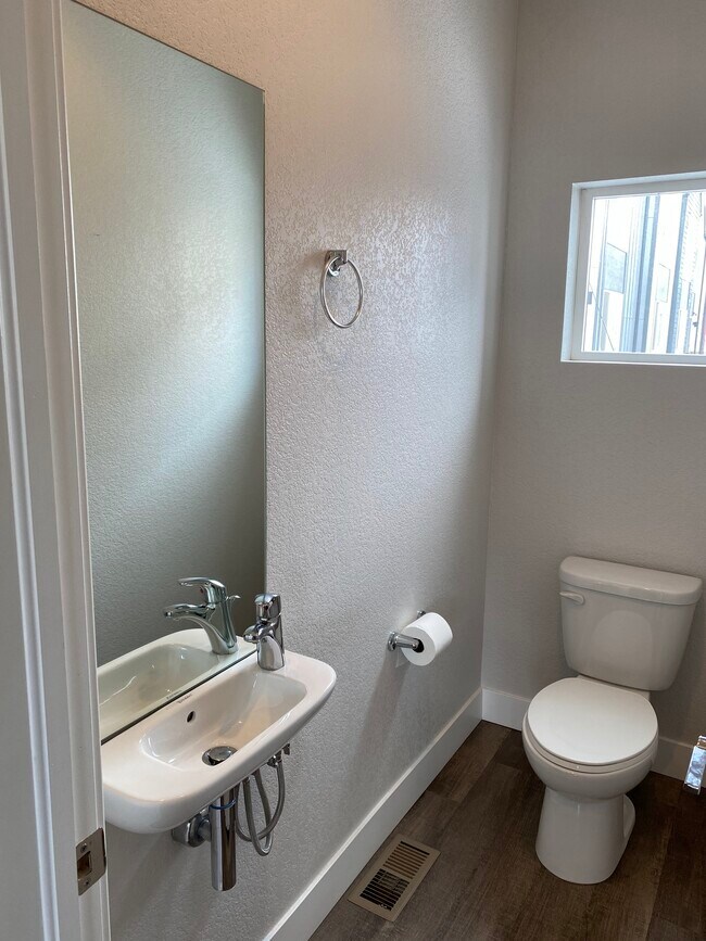 Photo - 5559 W 10th Ave