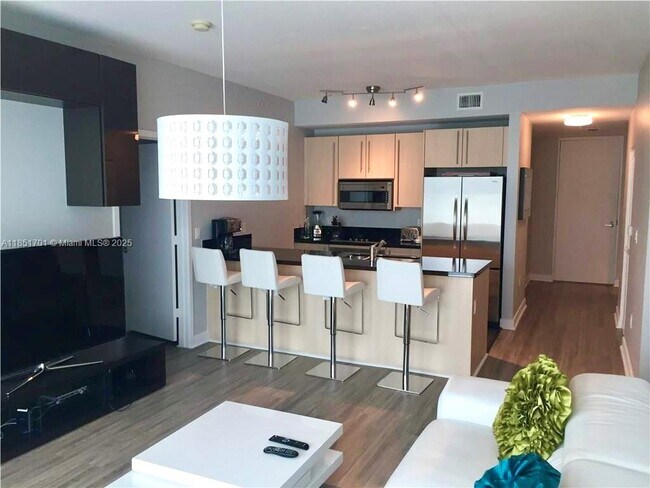 Building Photo - 1111 SW 1st Ave Unit UPH4016- Rental