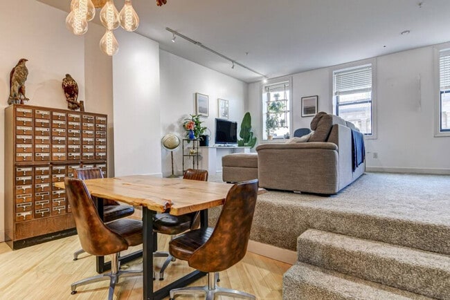 Photo - 8 S Old State Capitol Plaza Unidad ID1031831P