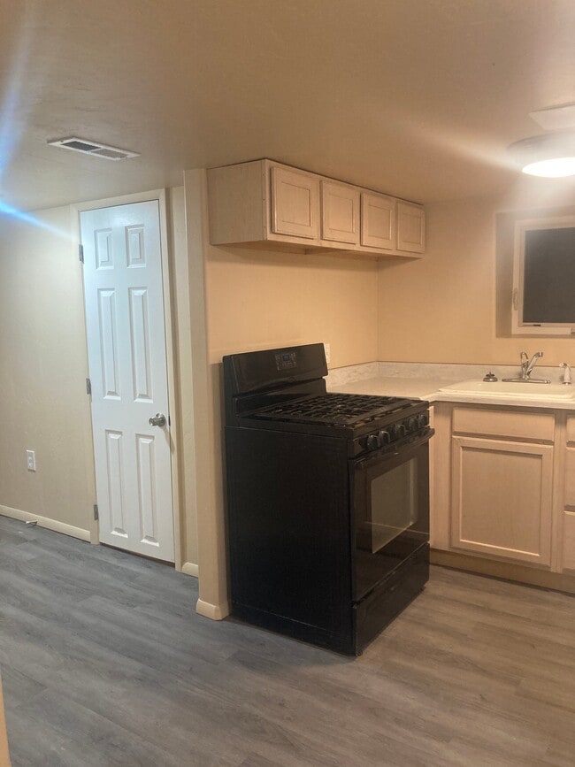 Building Photo - 902 Ouray Ave