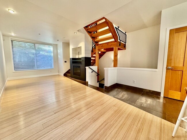 Photo - Stunning Fremont Townhome - Incredible Loc...