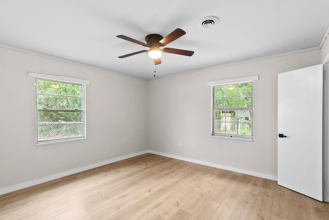 Photo - 725 40th Pl